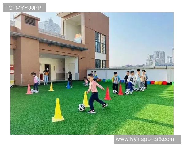 掌握足球基本动作提升球技的关键要素与训练方法解析