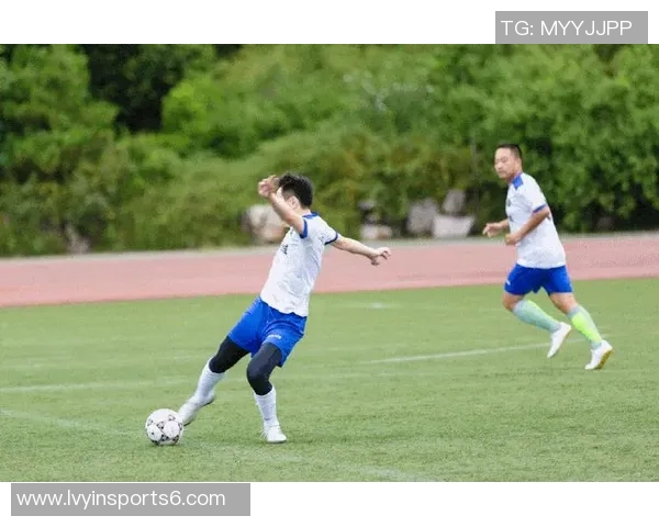 足球论坛热议各大联赛动态球迷分享精彩瞬间与战术分析