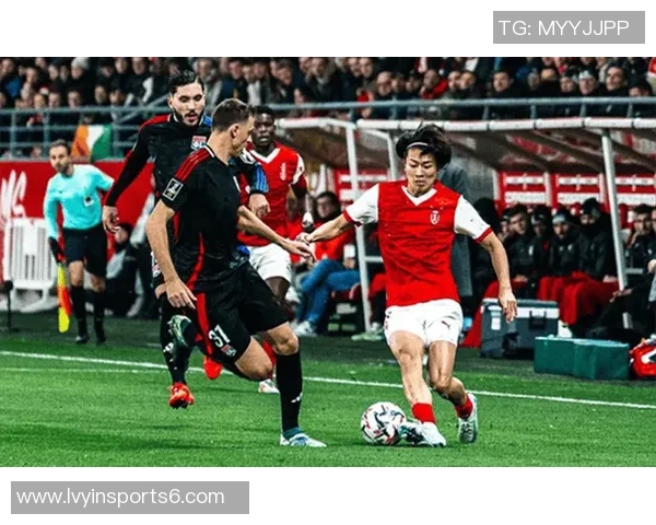 兰斯与昂热激战在即谁能在法甲赛场上笑到最后