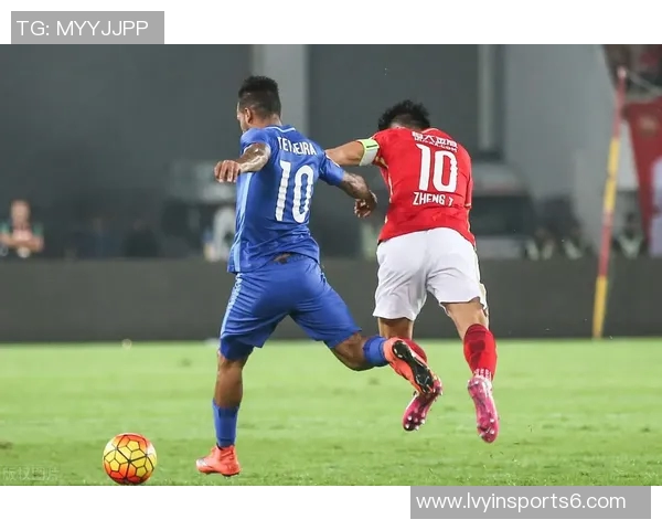 恒大与苏宁决赛激战正酣球场内外激情四溢引发球迷热烈关注 恒大与苏宁决赛激战正酣球场内外激情四溢引发球迷热烈关注